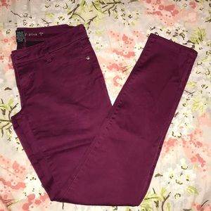 Low-rise magenta skinny pants
